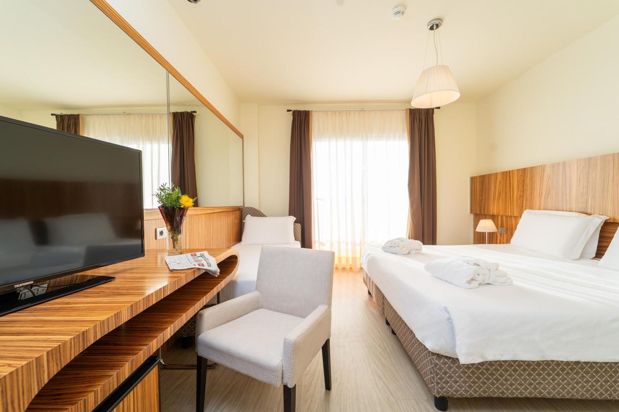 Triple Room with Side Sea View,1742591340:JPEG